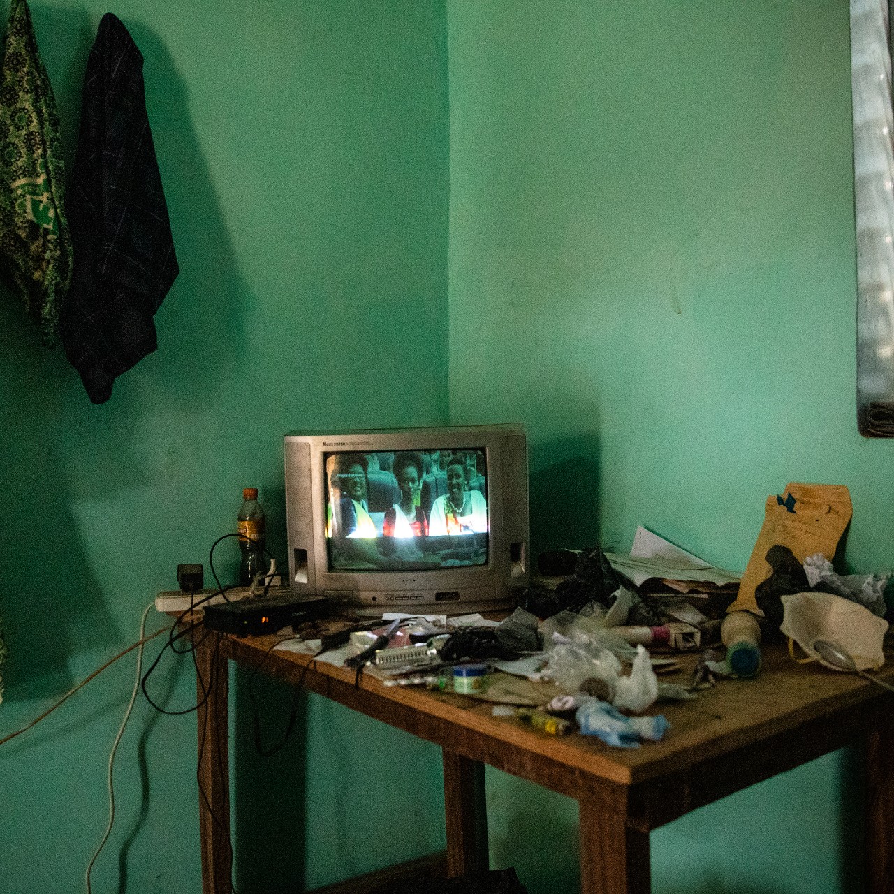 A TV in the corner of a room demonstrating the distribution mechanism used by DMI in this campaign