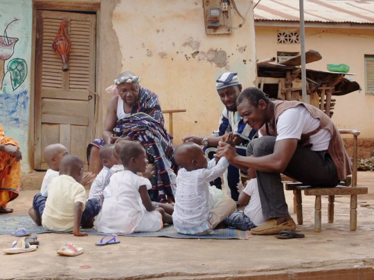 A still from a DMI film promoting early childhood development behaviours